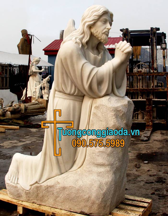Tượng Chúa Cầu Nguyện Đá Cẩm Thạch Trắng Đẹp