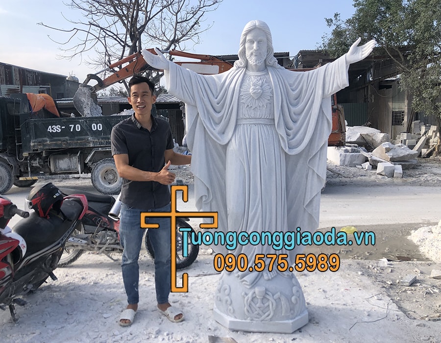 Tượng Chúa Kitô Vua Bằng Đá Cẩm Thạch Trắng Nguyên Khối