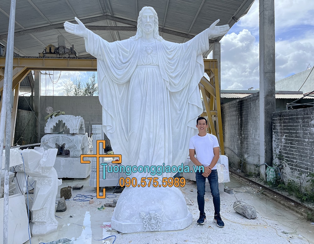 Tượng Chúa Cứu Thế Đá Non Nước Đà Nẵng Cao 4m