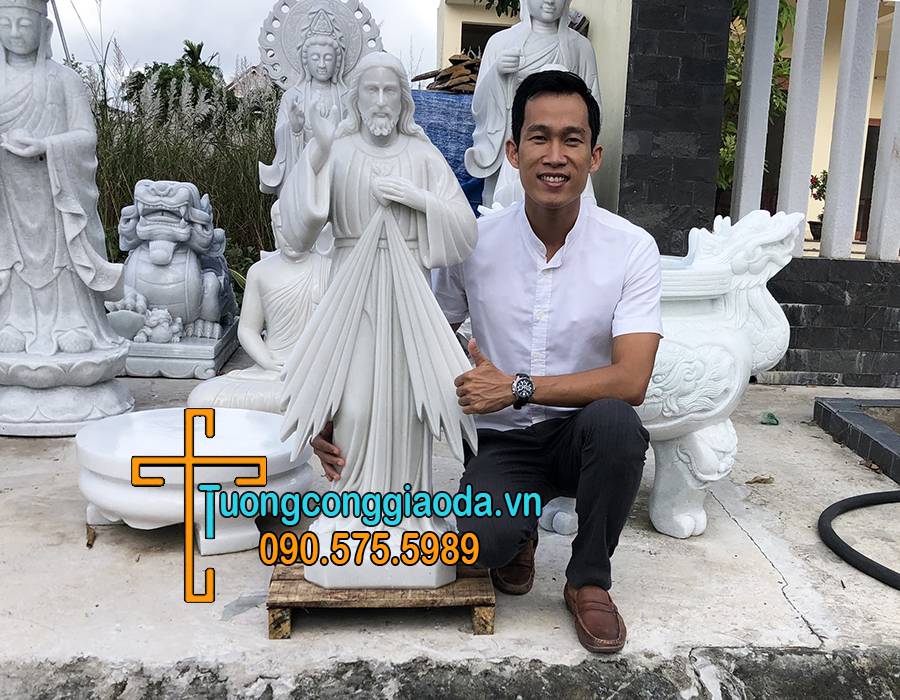 Tượng Chúa Thương Xót Đá Non Nước Đà Nẵng