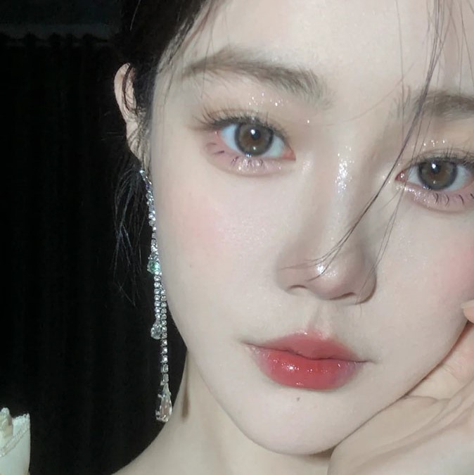 Đi tiệc dùng son gì cho lộng lẫy trước ánh đèn?