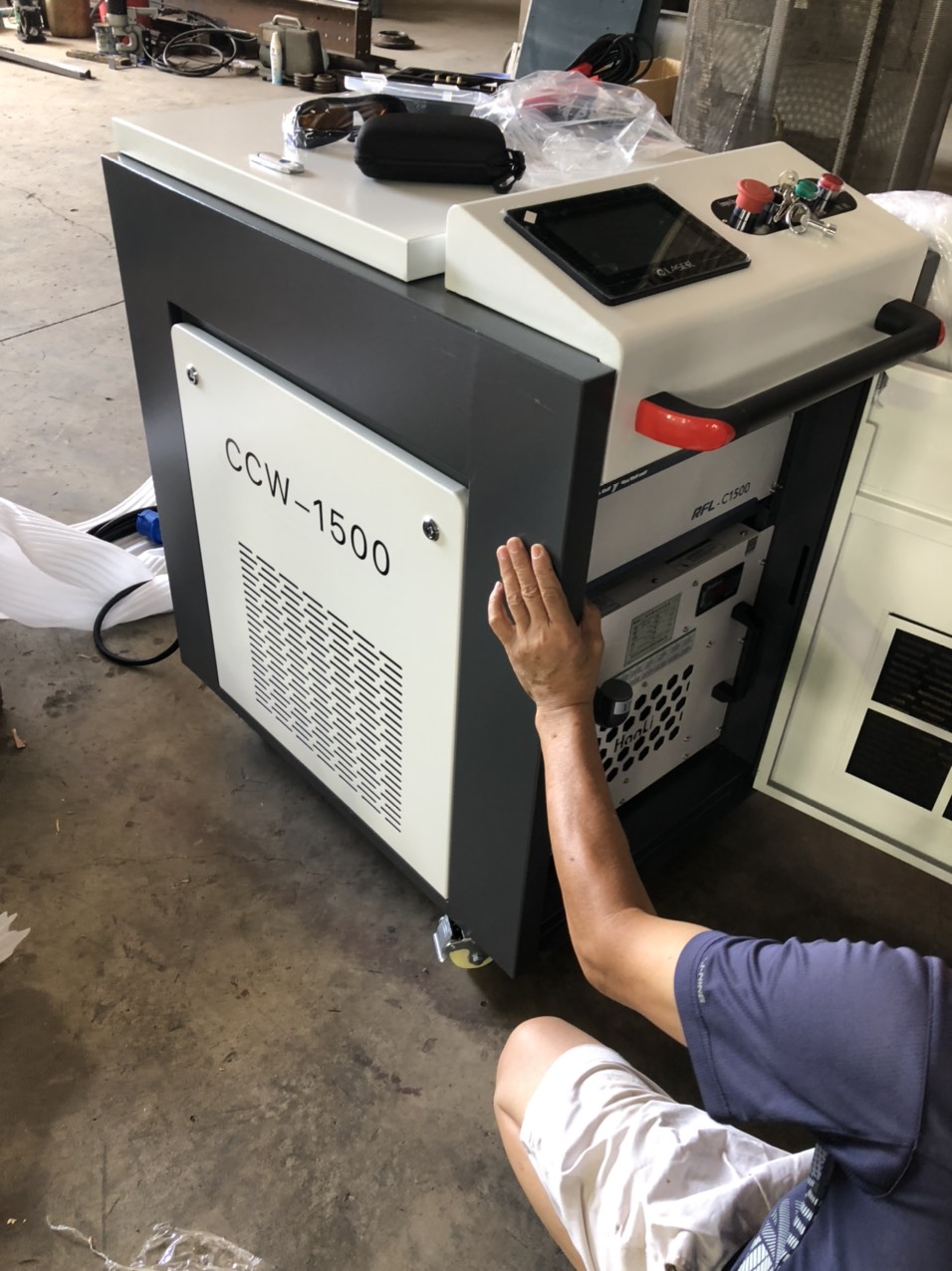 Bàn giao máy hàn laser 1500w Quốc Oai