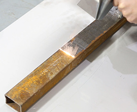 Máy đánh rỉ fiber laser