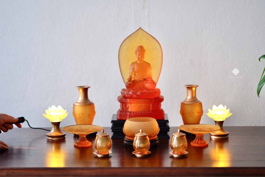 Tượng Đức Phật Thích Ca lưu ly vàng