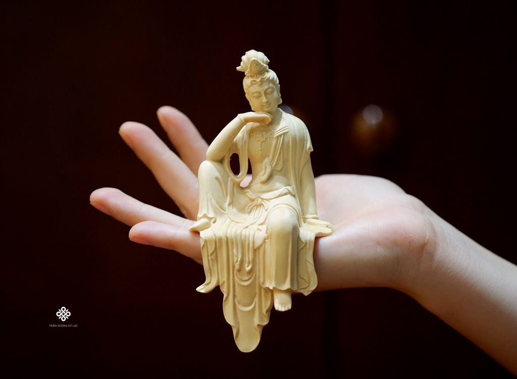 Tượng Quán Tự Tại Bồ tát gỗ hoàng dương lá nhỏ 13cm
