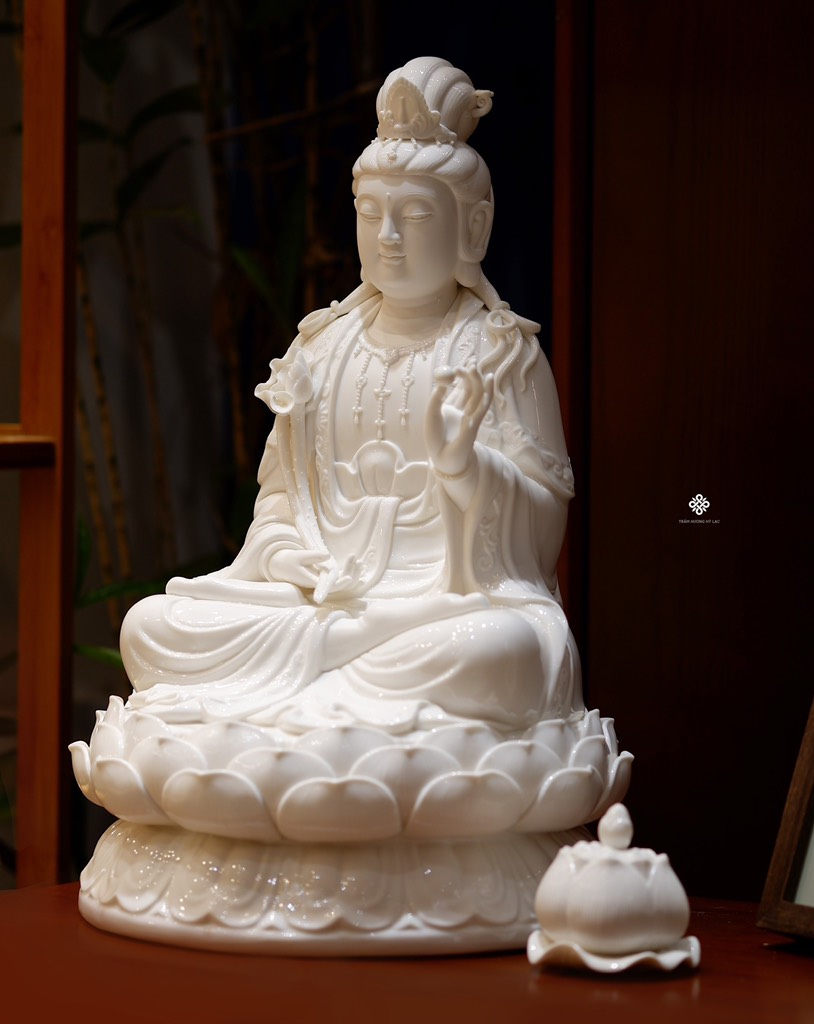 Tượng Bồ tát Quan Âm Liên hoa sứ trắng 41cm