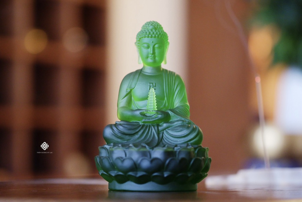 Tượng Đức Phật Dược Sư cầm bảo tháp lưu ly xanh lá 12.5cm