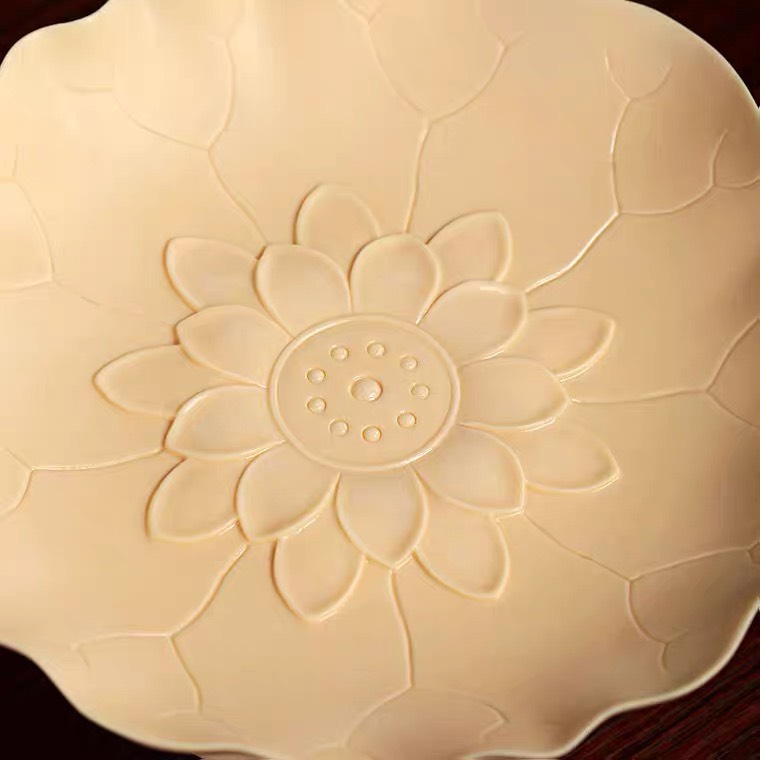 Đĩa bồng hoa sen sứ vàng 22cm