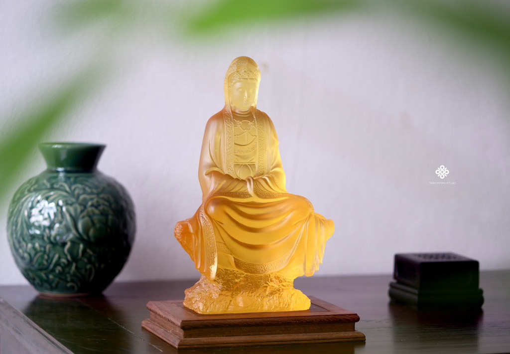 Tượng Quan Âm Bồ tát lưu ly vàng 28cm