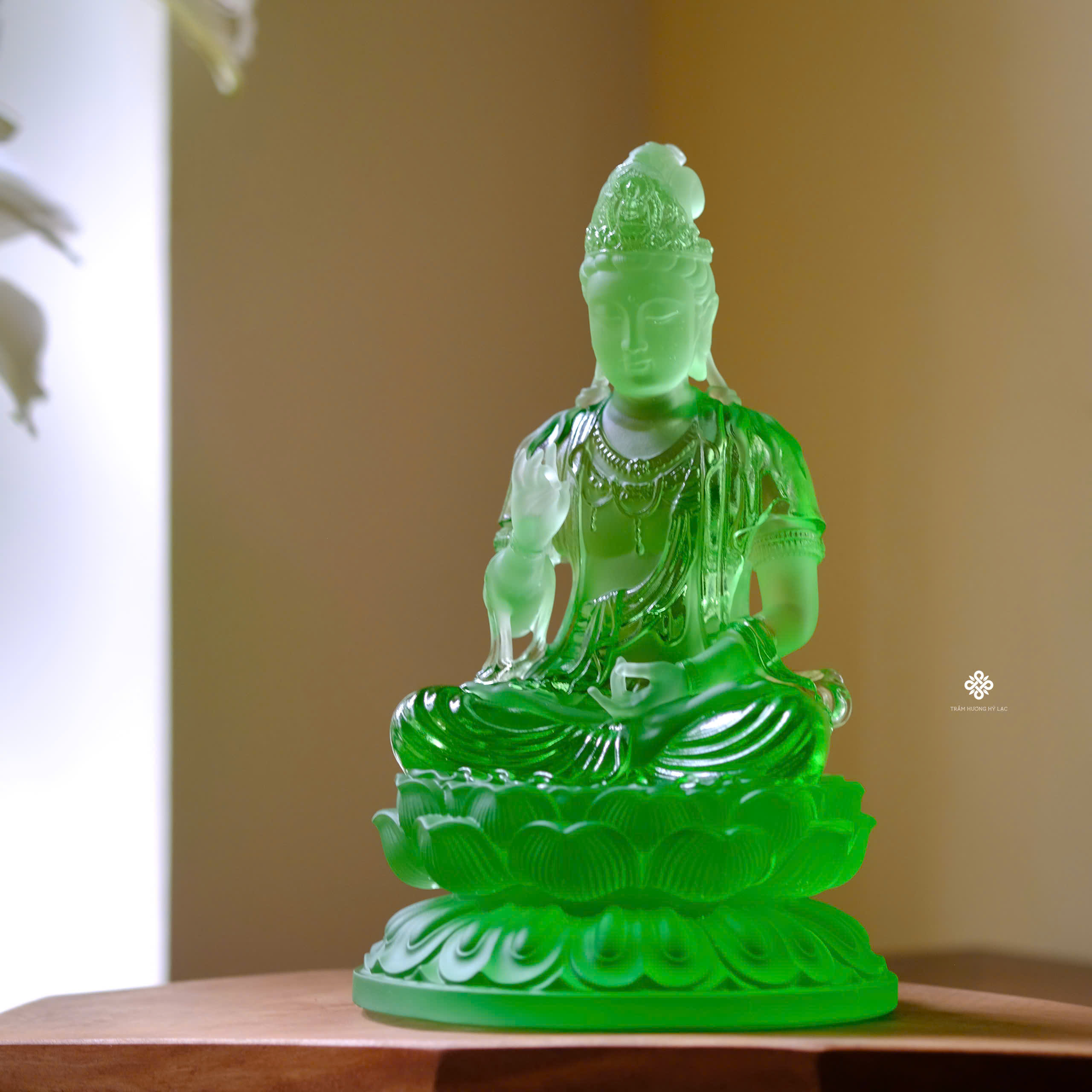 Tượng Quan Âm Bồ Tát lưu ly xanh lá 22.2cm