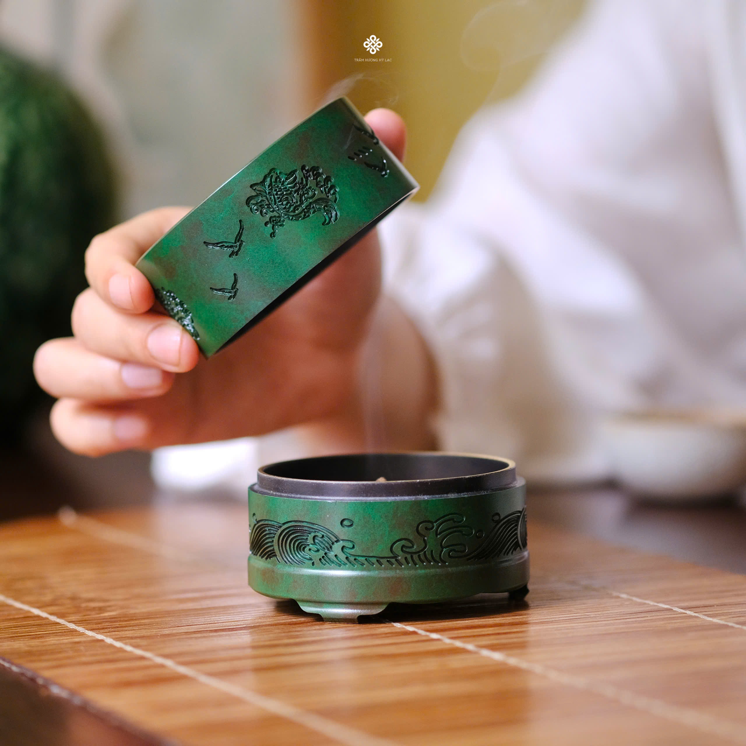 Lư đồng thiên hải ngư đồ xanh lá
