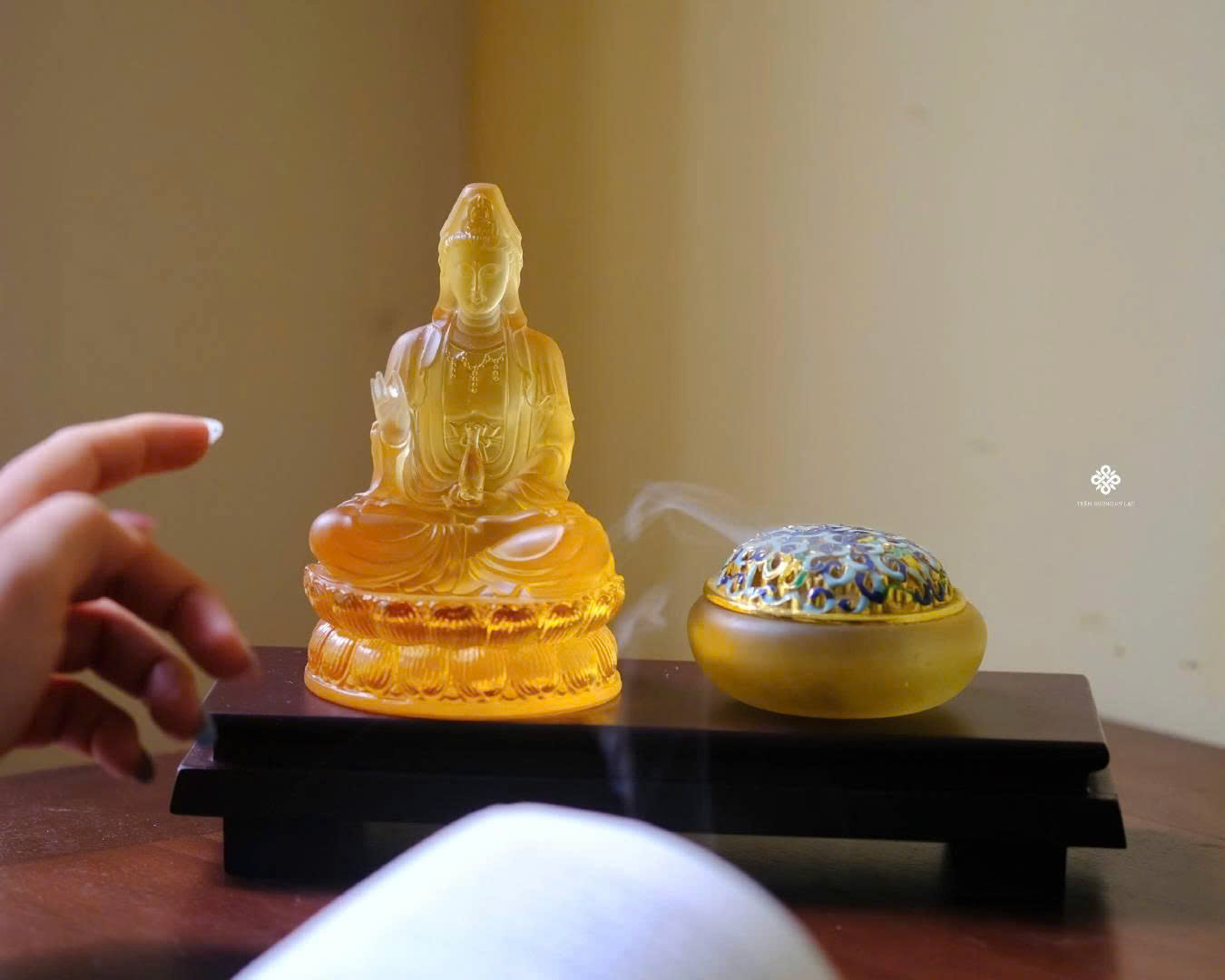 Góc an Quan Âm Bồ tát lưu ly vàng