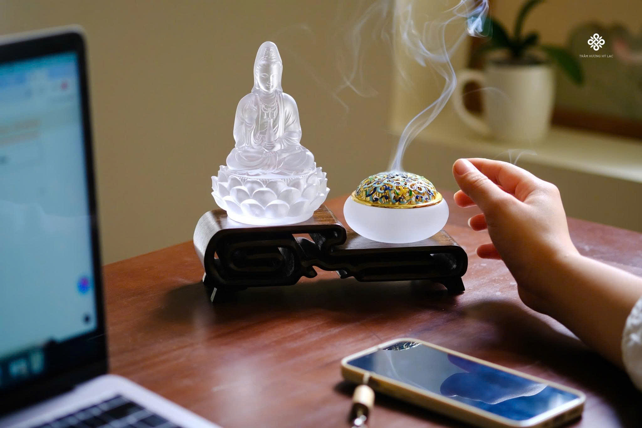 Góc an Quan Âm Bồ tát lưu ly trắng