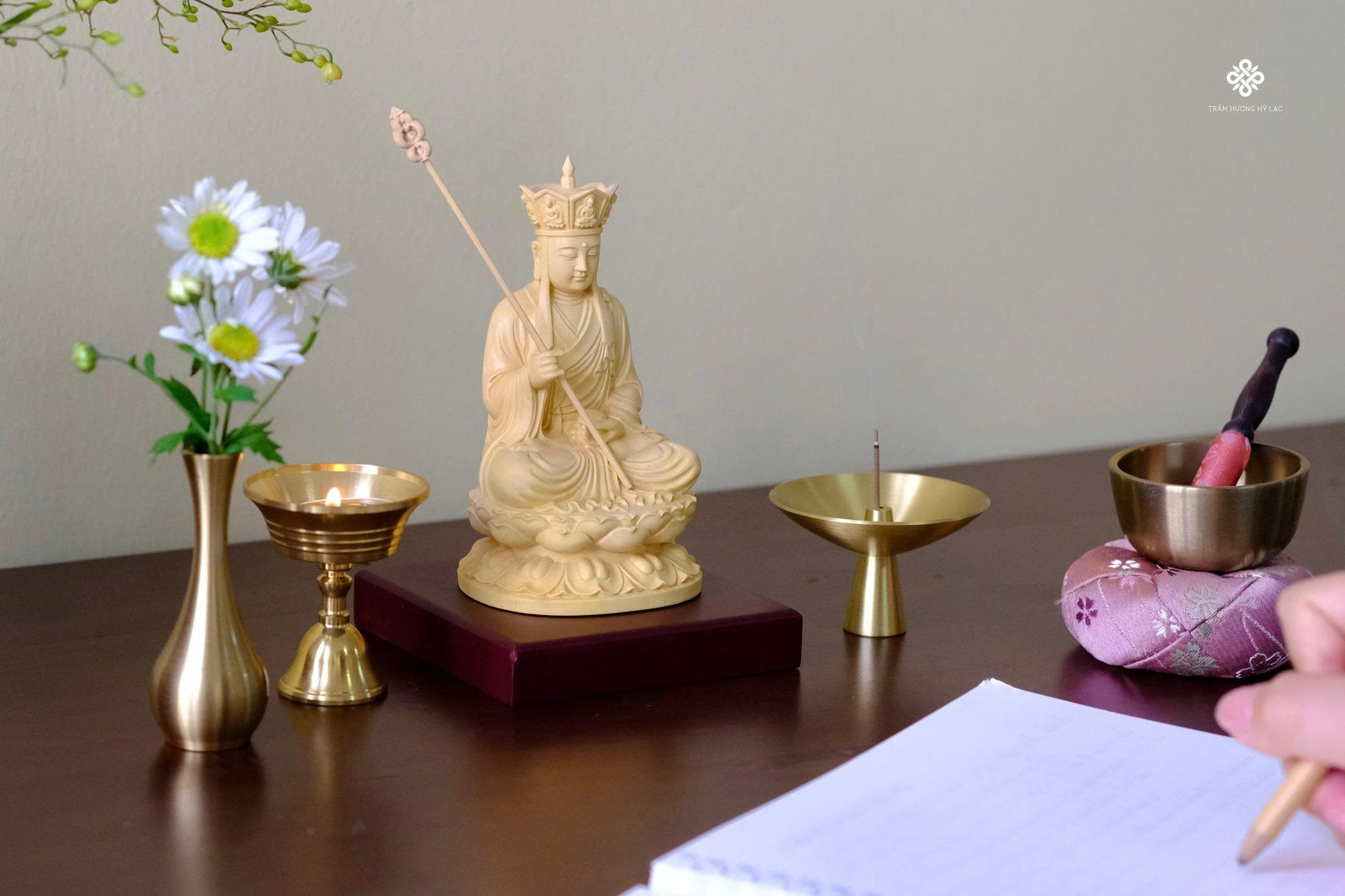 Góc an Địa Tạng Bồ Tát gỗ hoàng dương