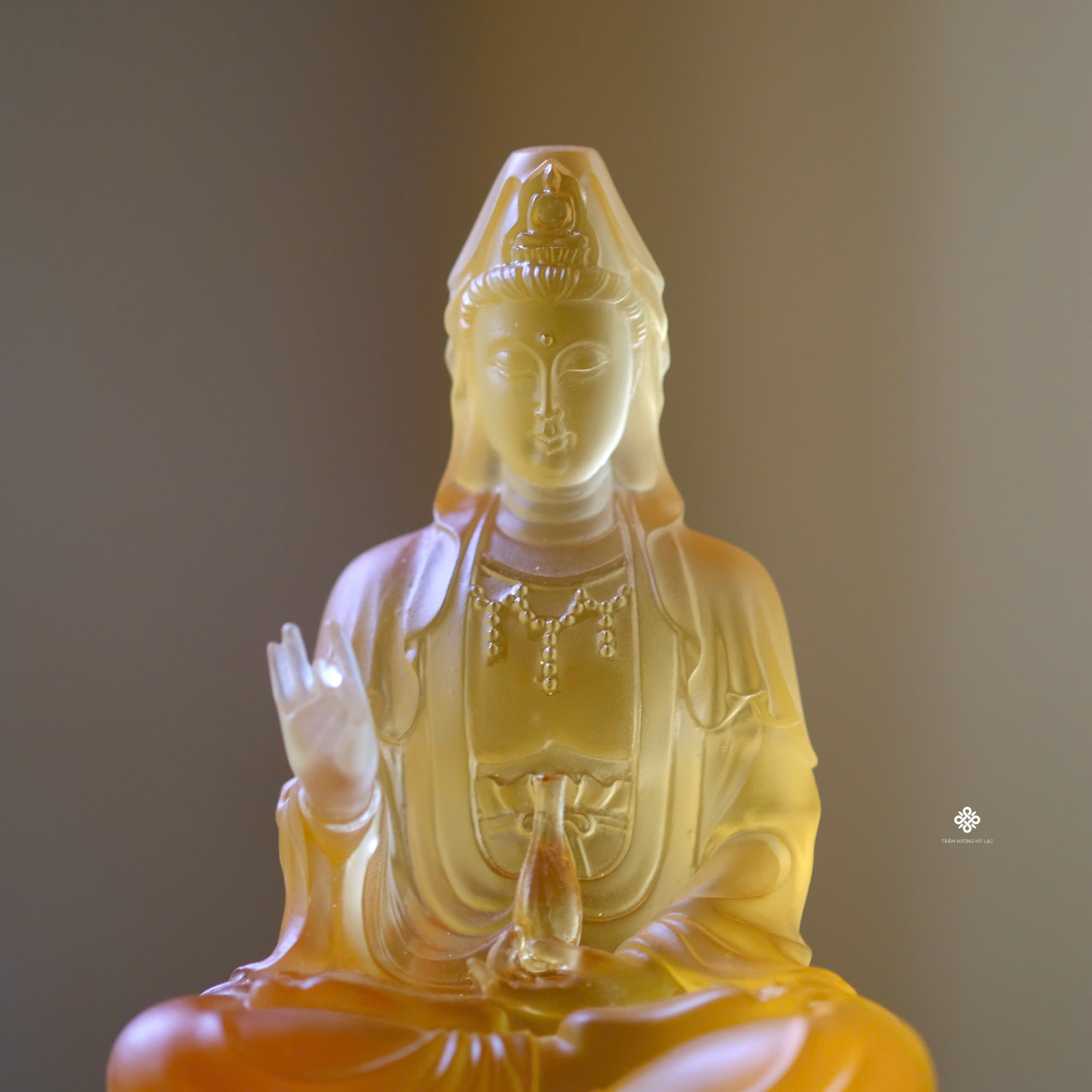Góc an Quan Âm Bồ tát lưu ly vàng