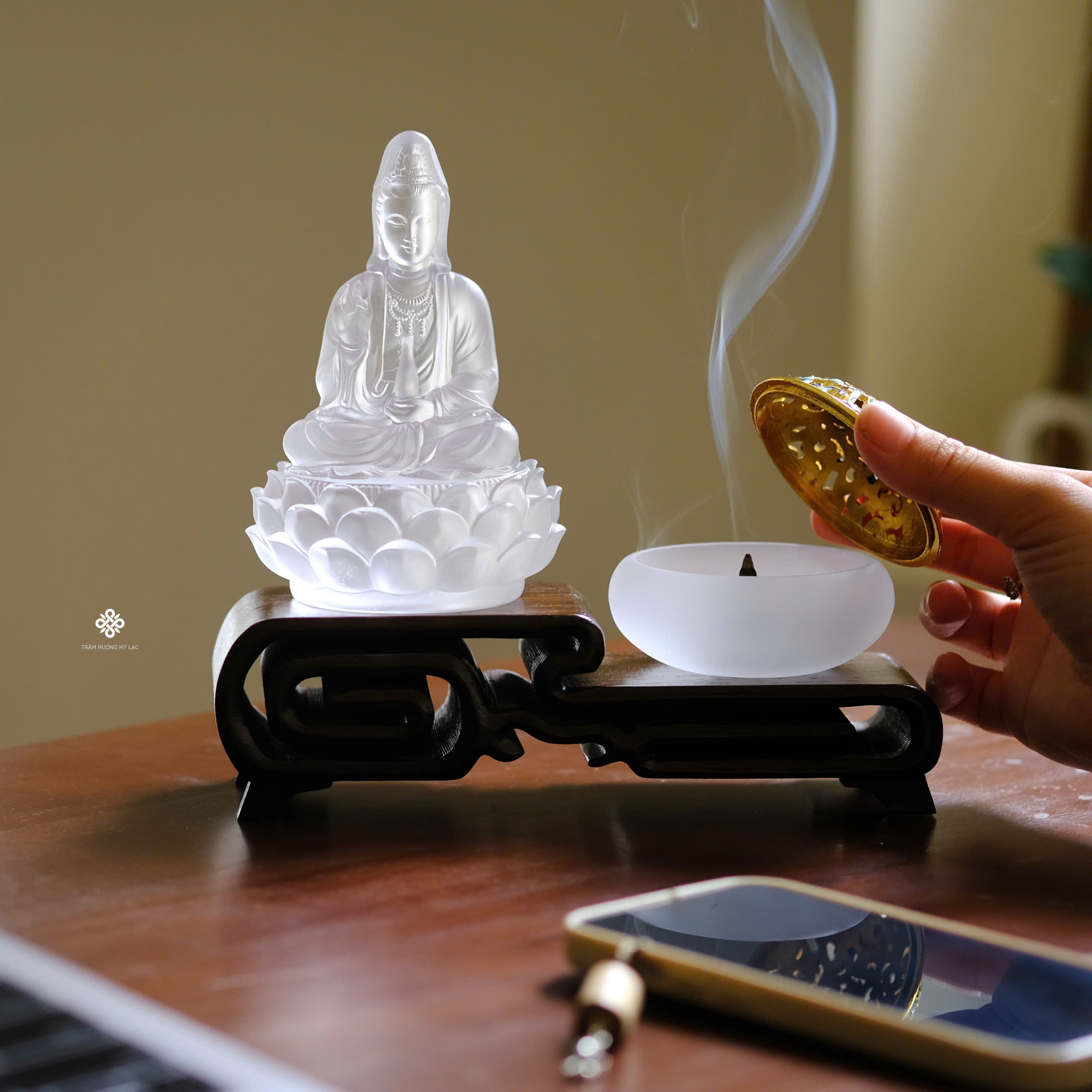 Góc an Quan Âm Bồ tát lưu ly trắng