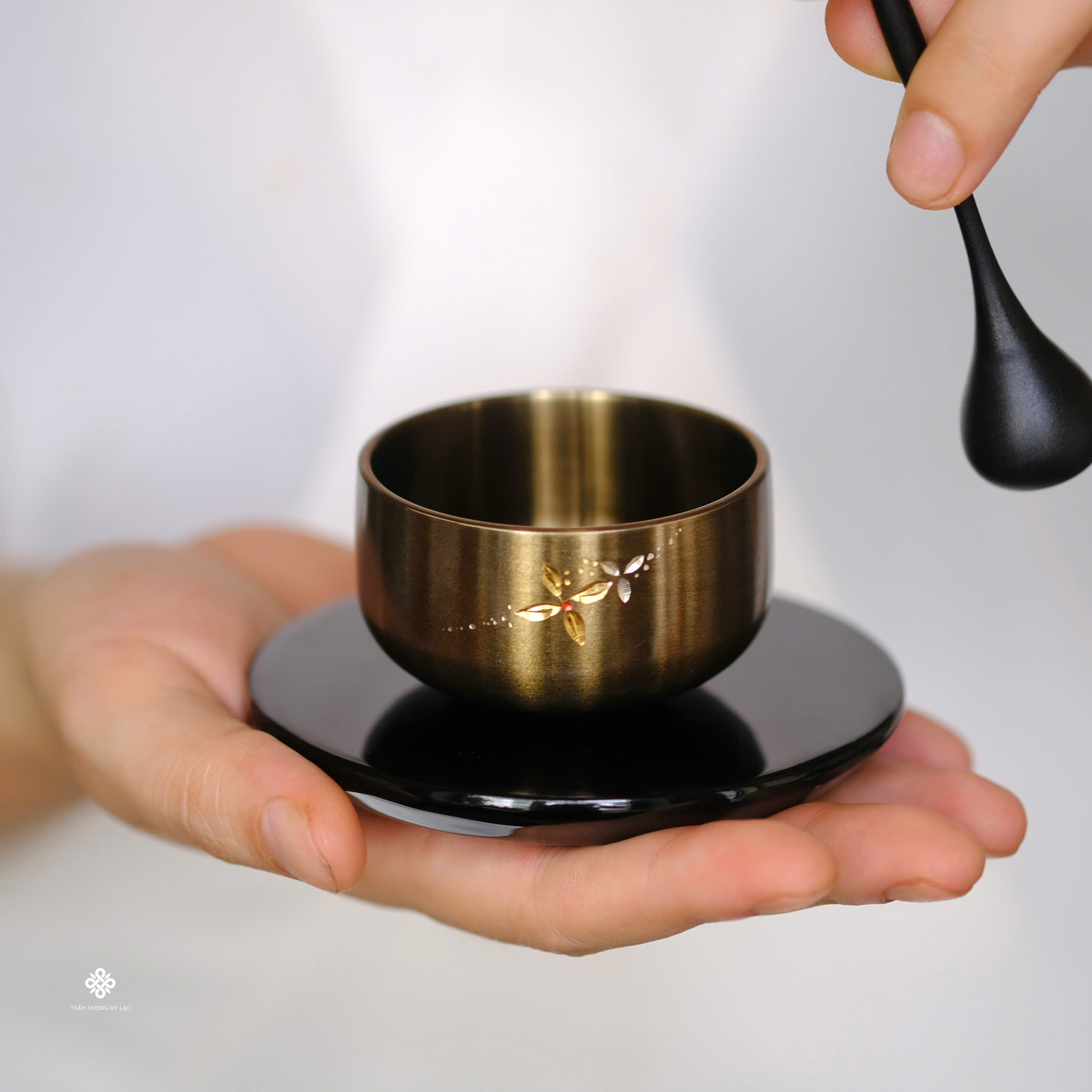 Quà tặng chuông Zuiryu khắc hoa