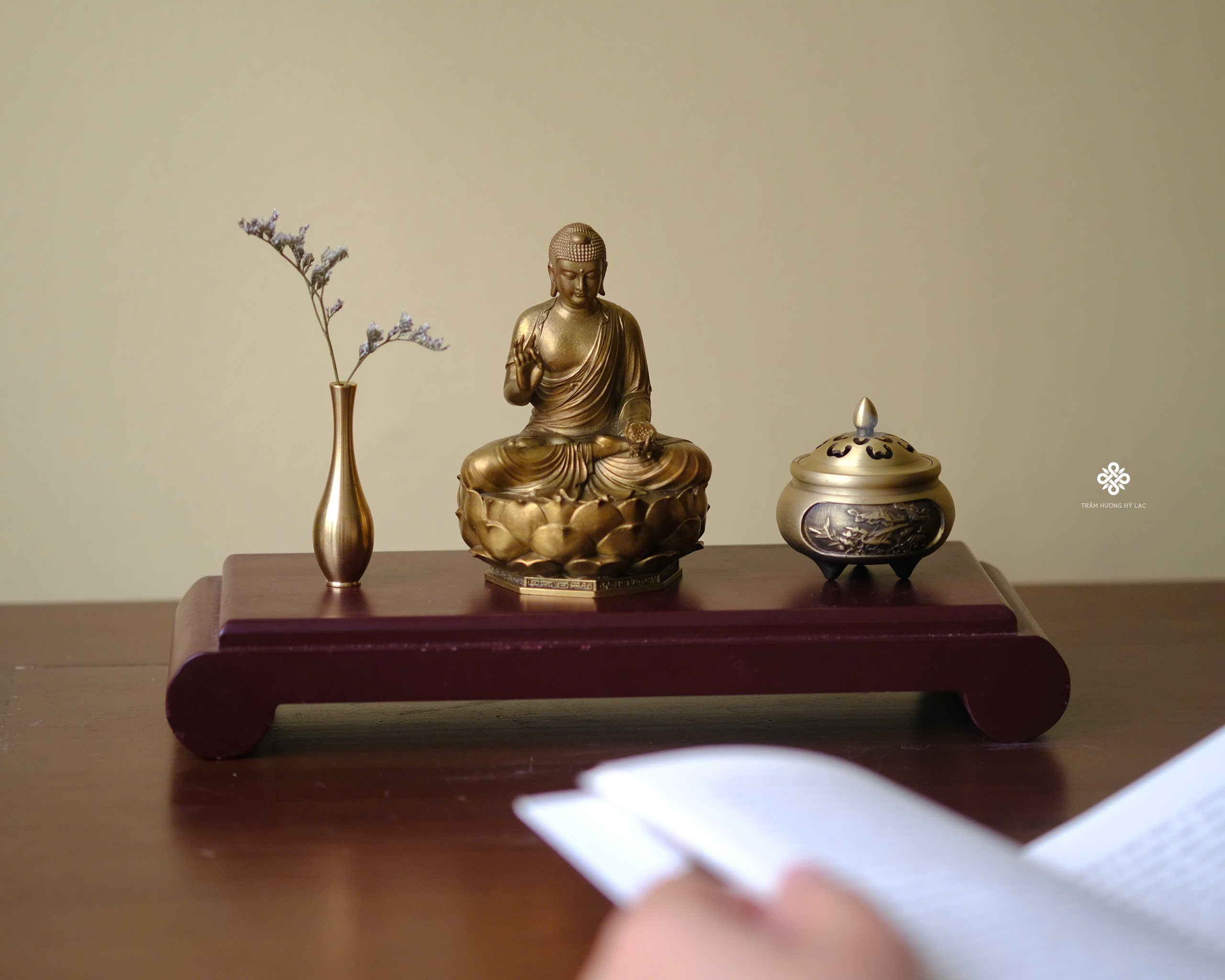 Góc an Đức Phật A Di Đà đồng vàng