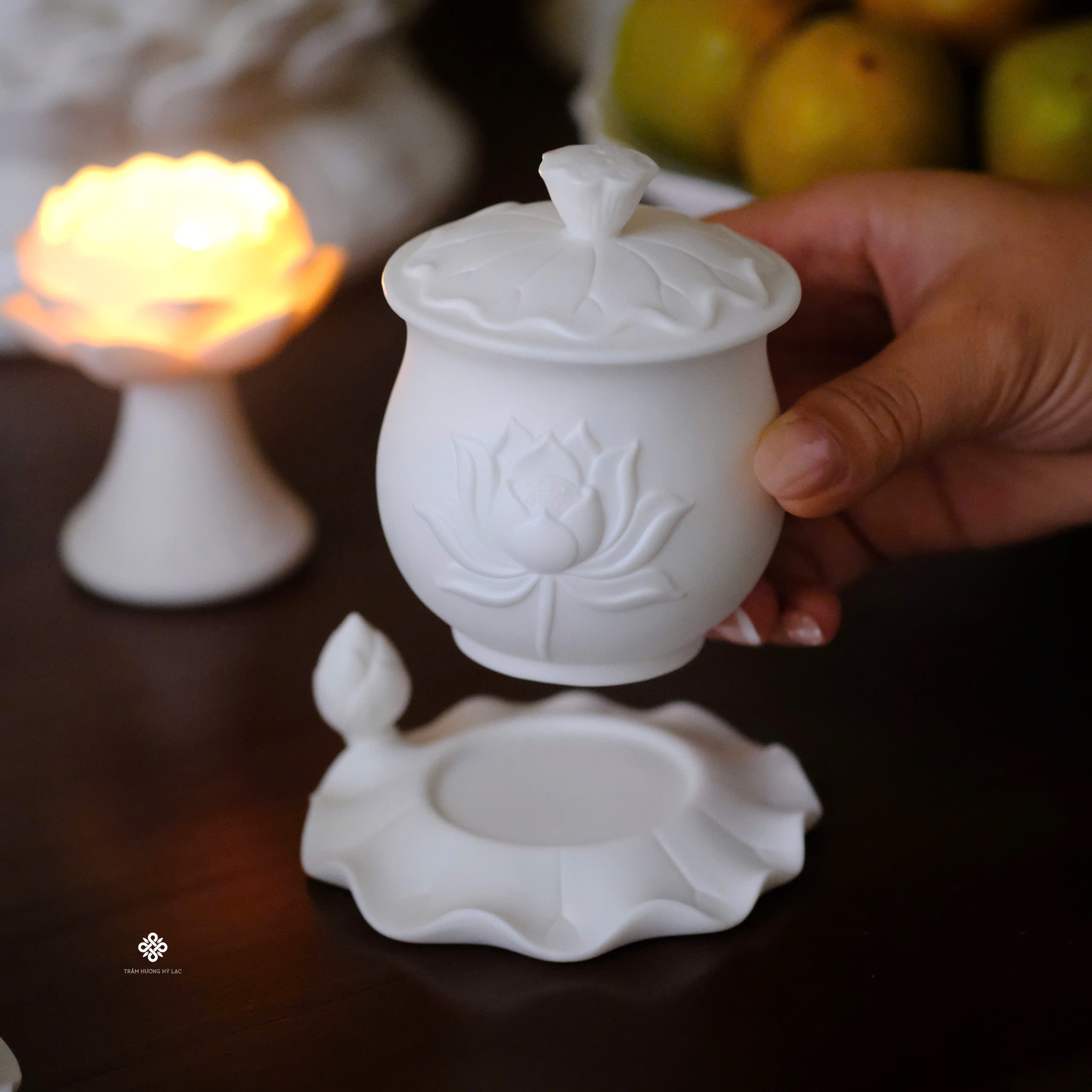 Ban thờ Ta Bà Tam Thánh sứ trắng