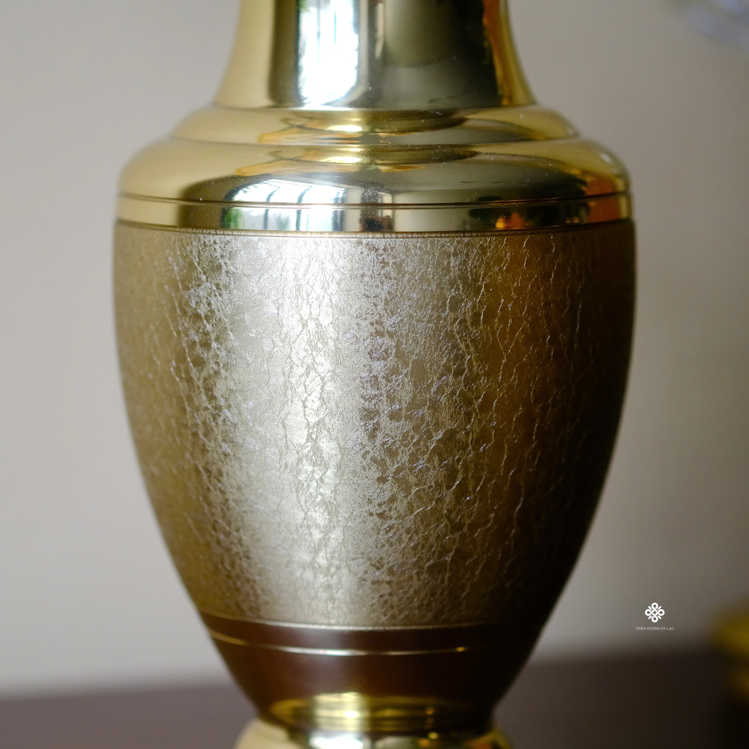 Ban thờ đồng kim vân