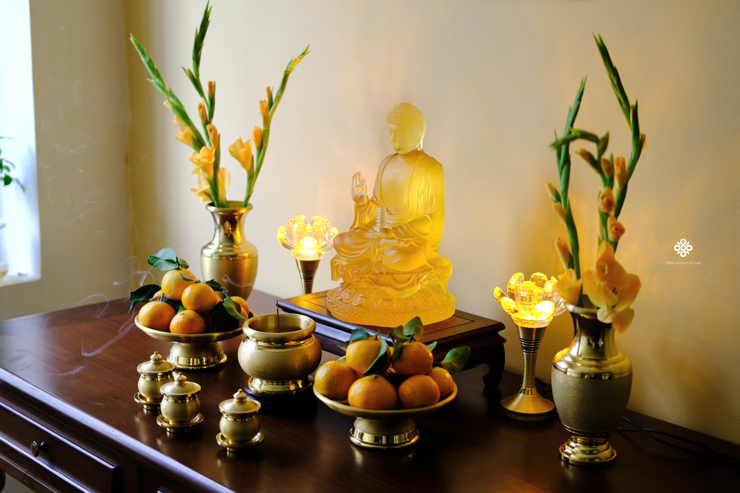 Ban thờ đồng kim vân