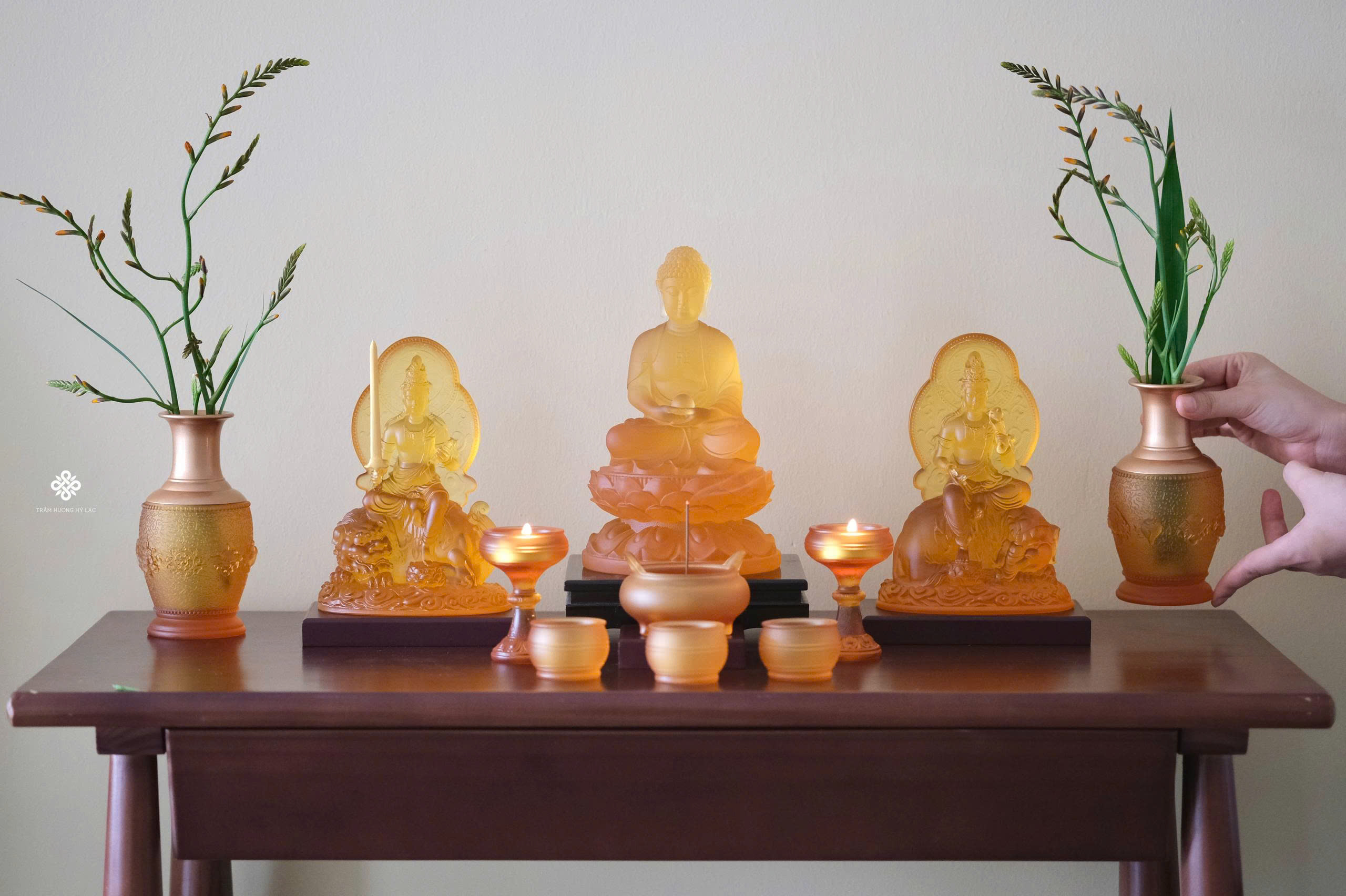 Ban thờ Hoa Nghiêm Tam Thánh lưu ly vàng