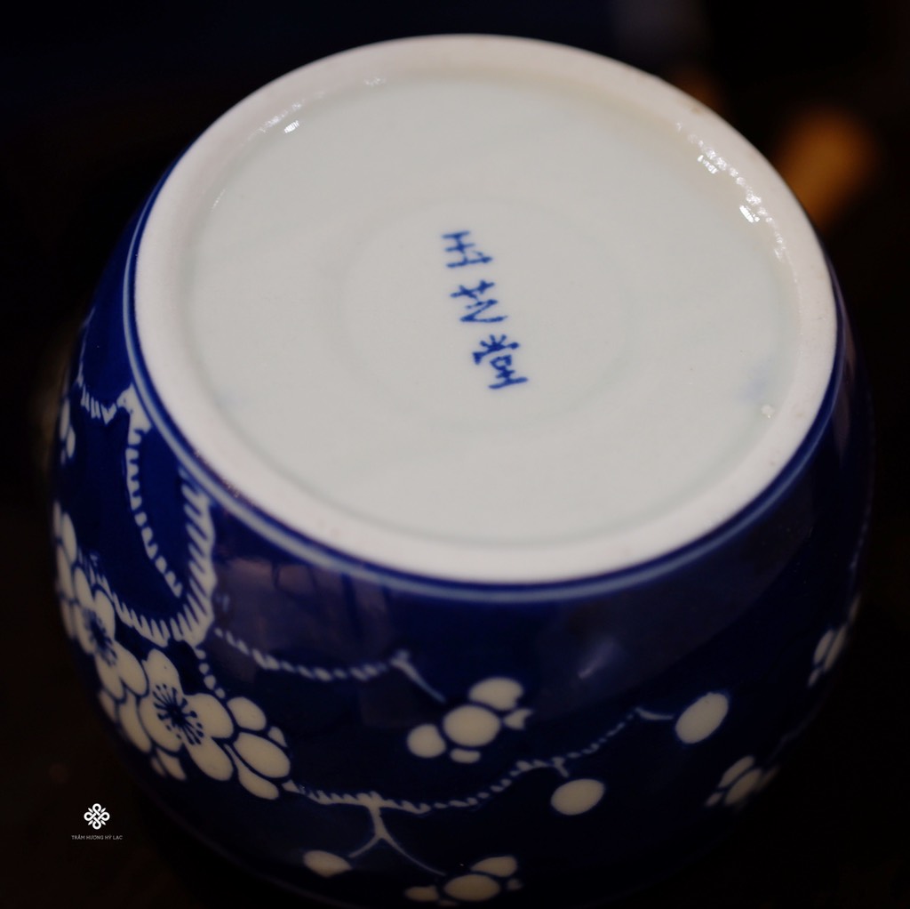 Lư gốm kho báu của bà