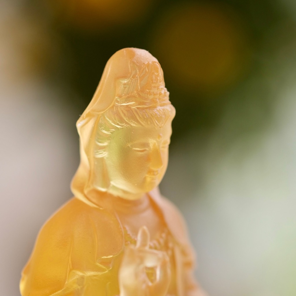 Tượng Quan Âm toạ vân lưu ly vàng 14cm