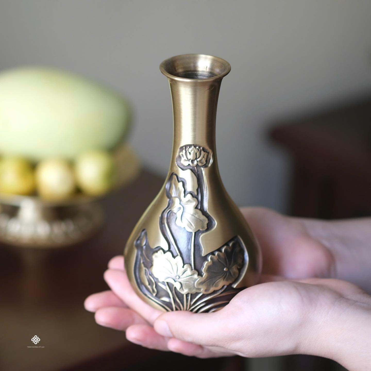 Bình đồng hoa sen