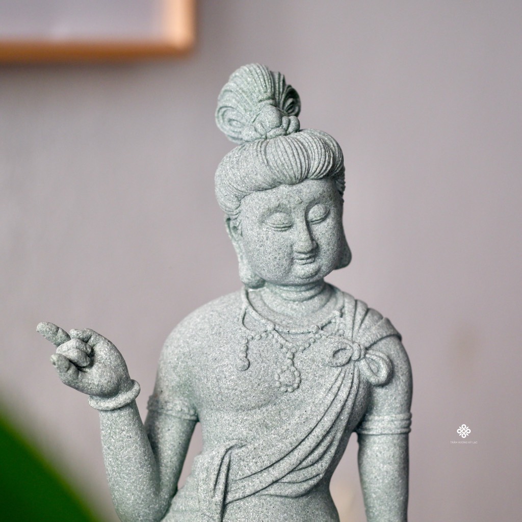 Tượng Quan Âm Bồ tát đá sa thạch 41cm