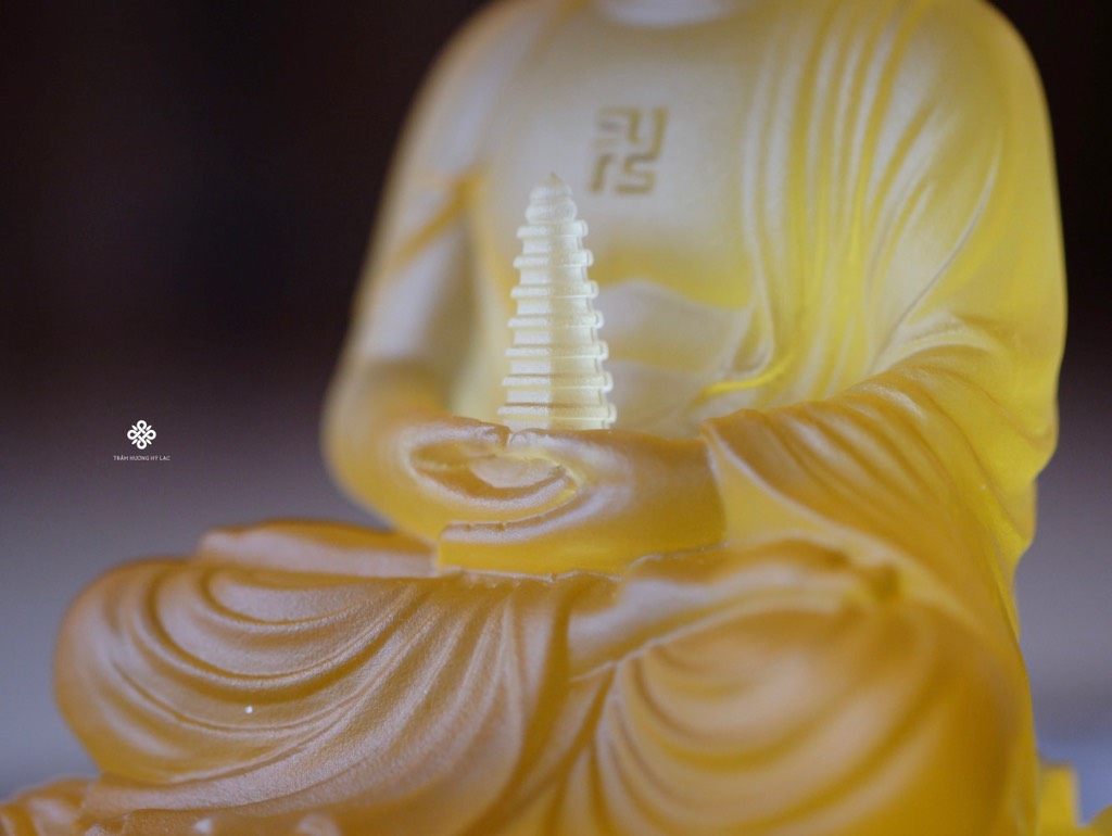 Tượng Đức Phật Dược Sư cầm bảo tháp lưu ly vàng 12.5cm