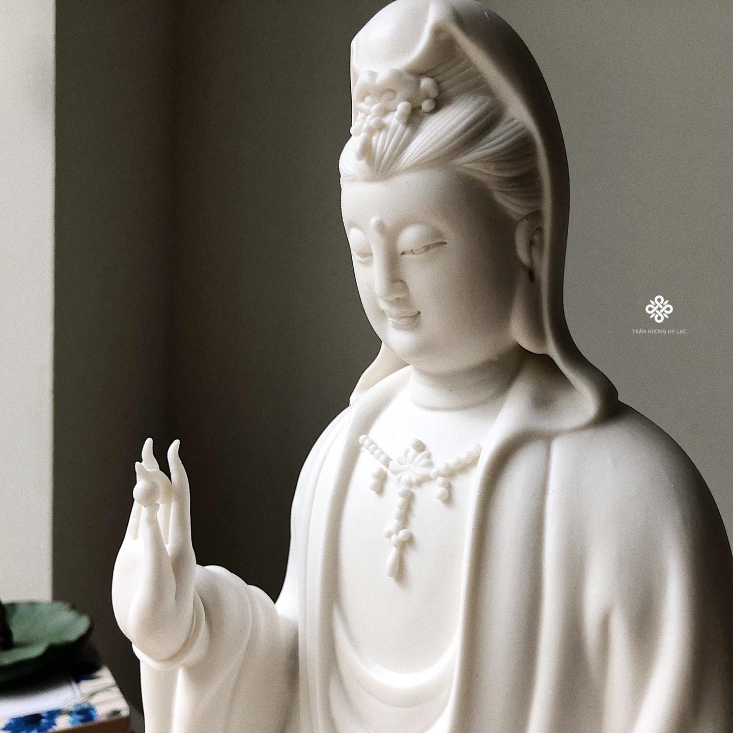 Tượng gốm trắng Quan Âm Bồ tát