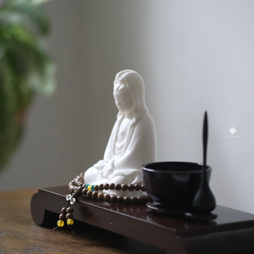 Tượng Bồ tát Bạch y Quán Âm sứ trắng 9cm