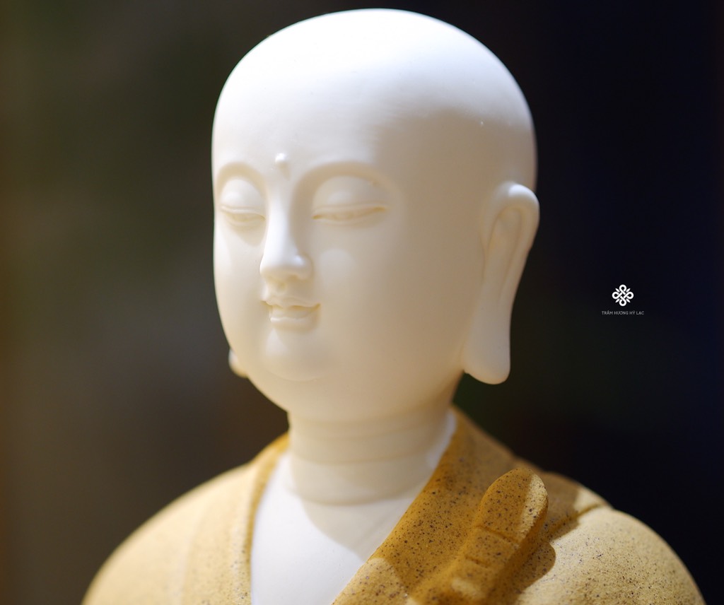 Tượng gốm Địa Tạng Bồ tát y vàng