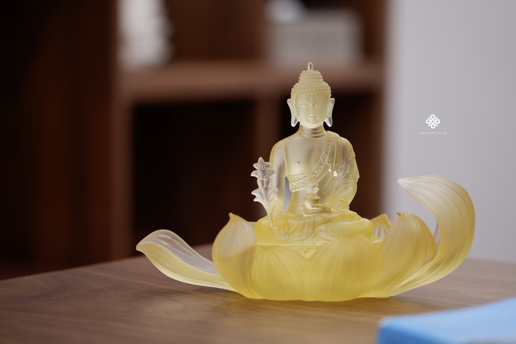 Tượng Đức Phật Dược Sư liên hoa lưu ly vàng