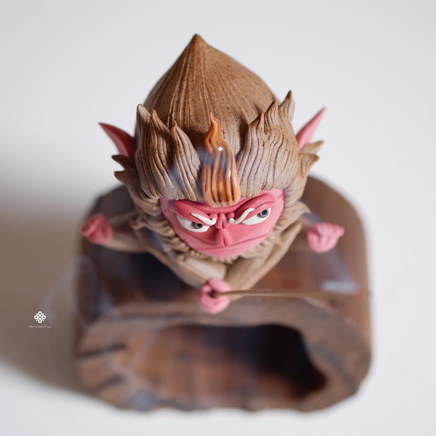 Lư gốm Tề Thiên xoè chân