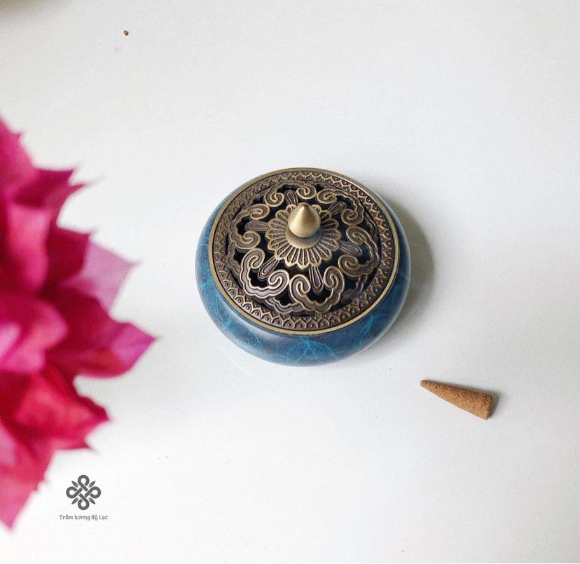 Lư đồng vân mây xanh