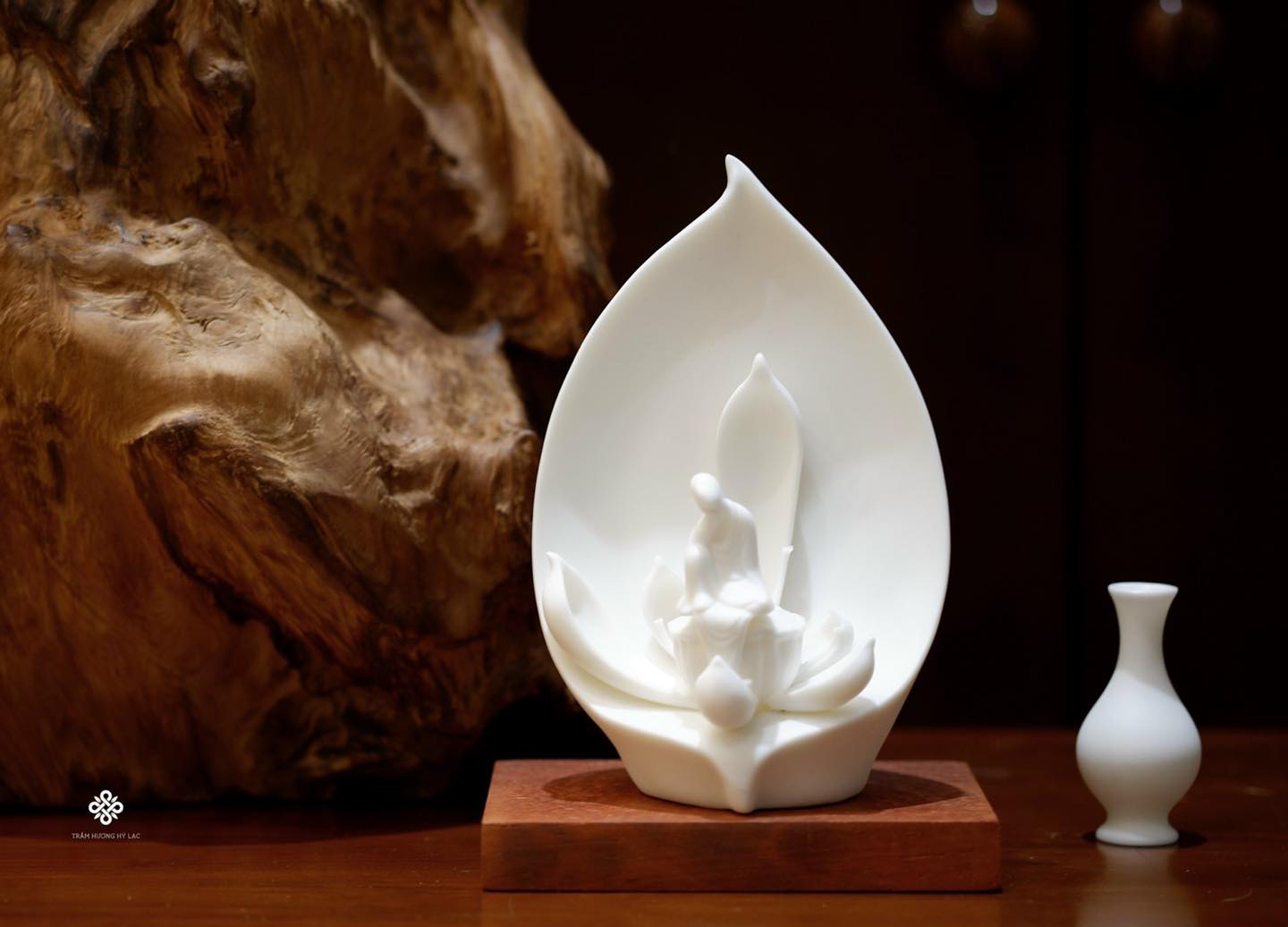 Tượng gốm "Liên hoa sinh"