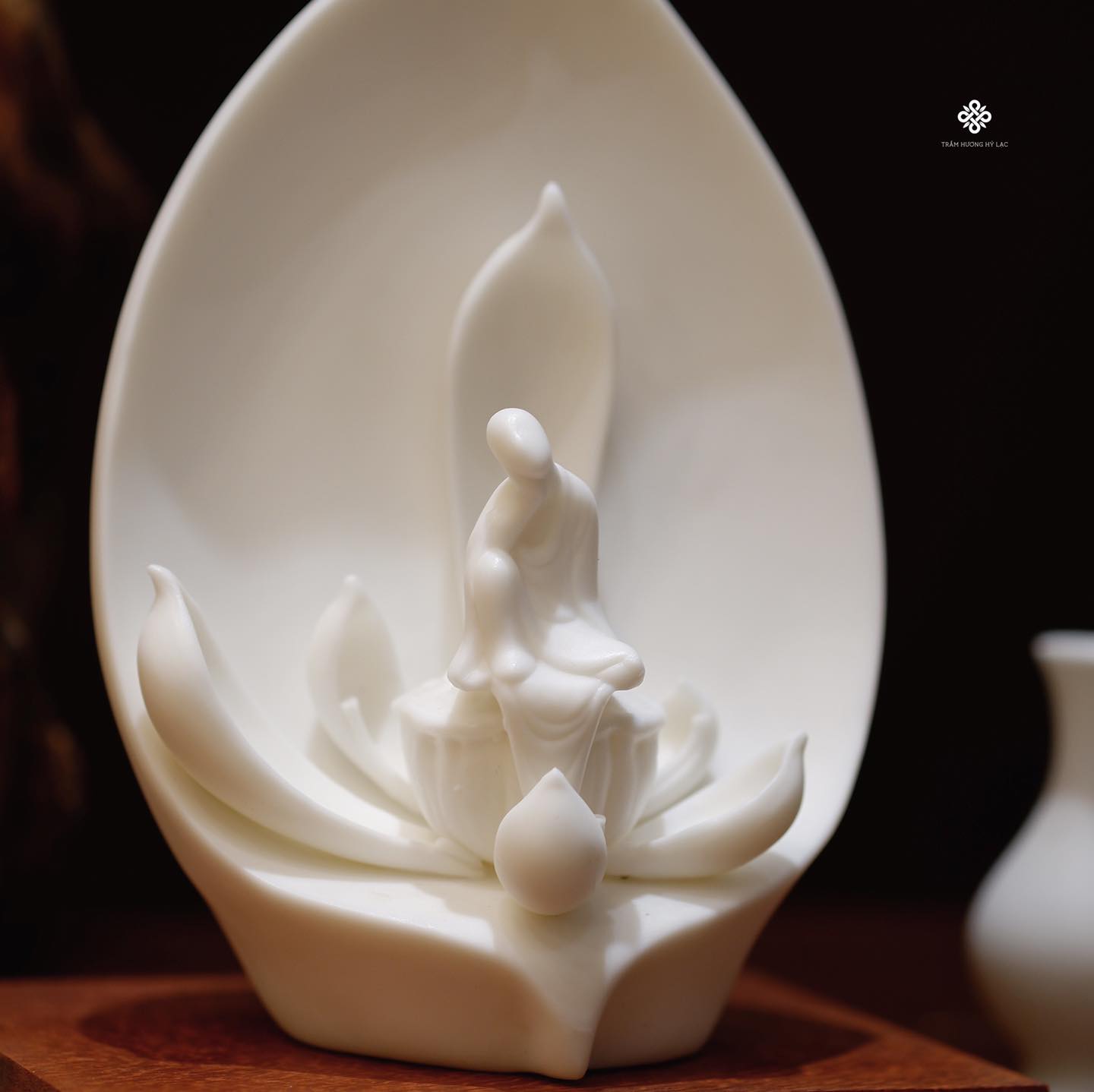 Tượng gốm "Liên hoa sinh"