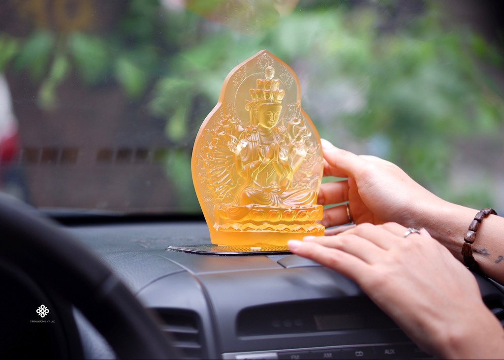 Tượng Thiên Thủ Thiên Nhãn Bồ tát lưu ly vàng 15.5cm