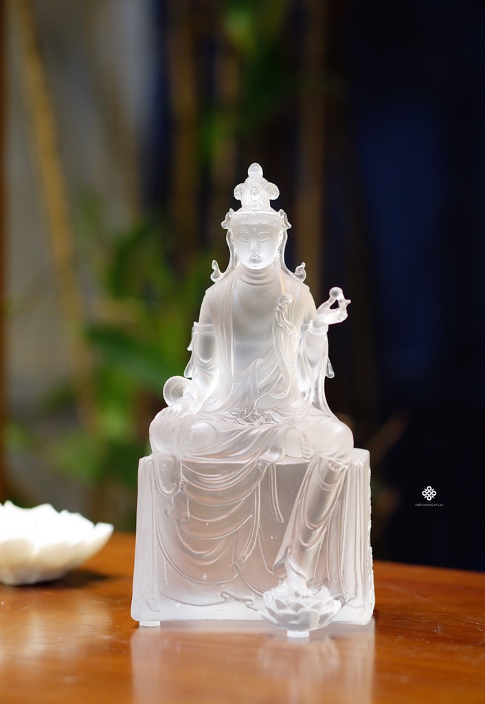 Tượng Quán Tự Tại cầm ngọc như ý lưu ly trắng