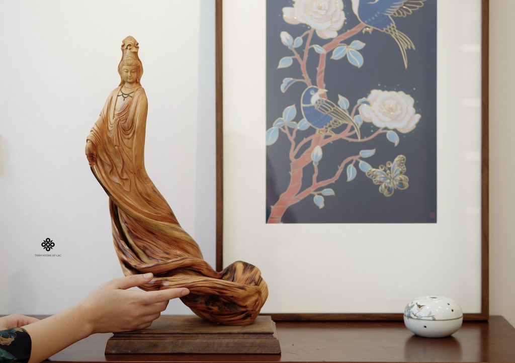 Tượng Quan Âm dòng suối cam lồ lũa nhai bách