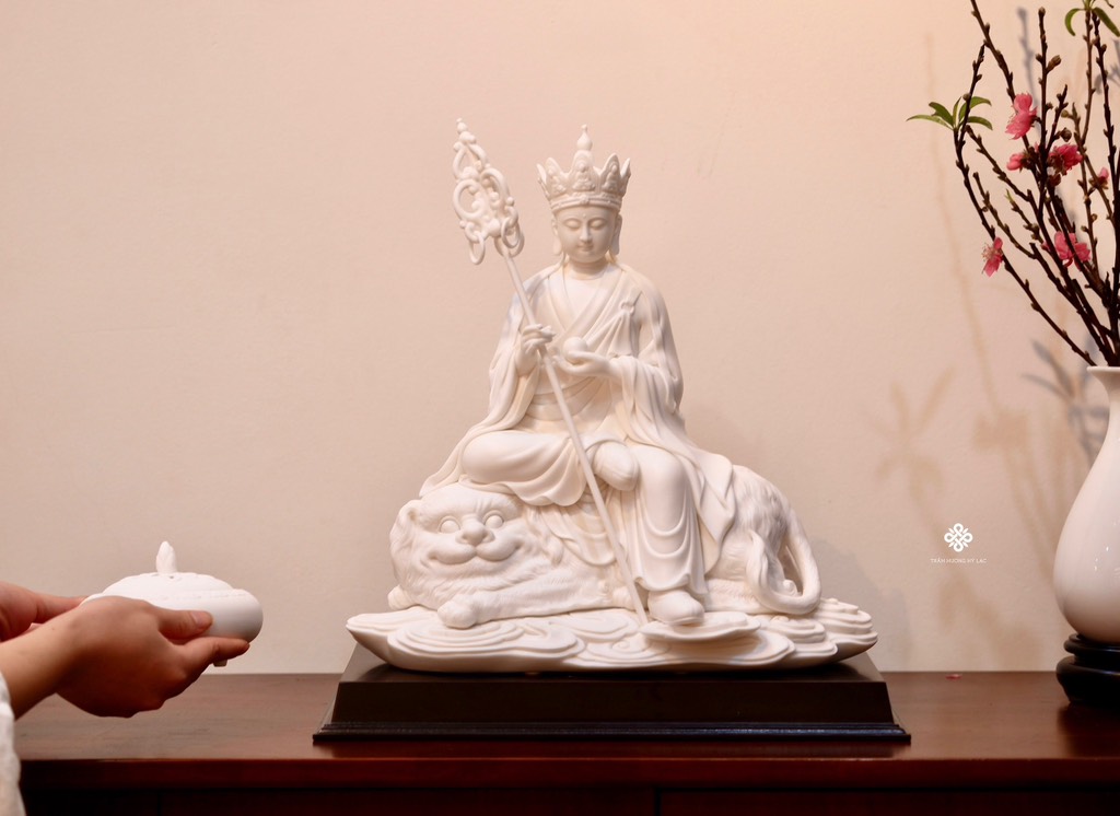 Tượng Địa Tạng Bồ tát cưỡi Đế Thính sứ trắng