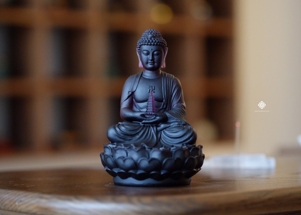 Tượng Đức Phật Dược Sư cầm bảo tháp lưu ly tím 12.5cm