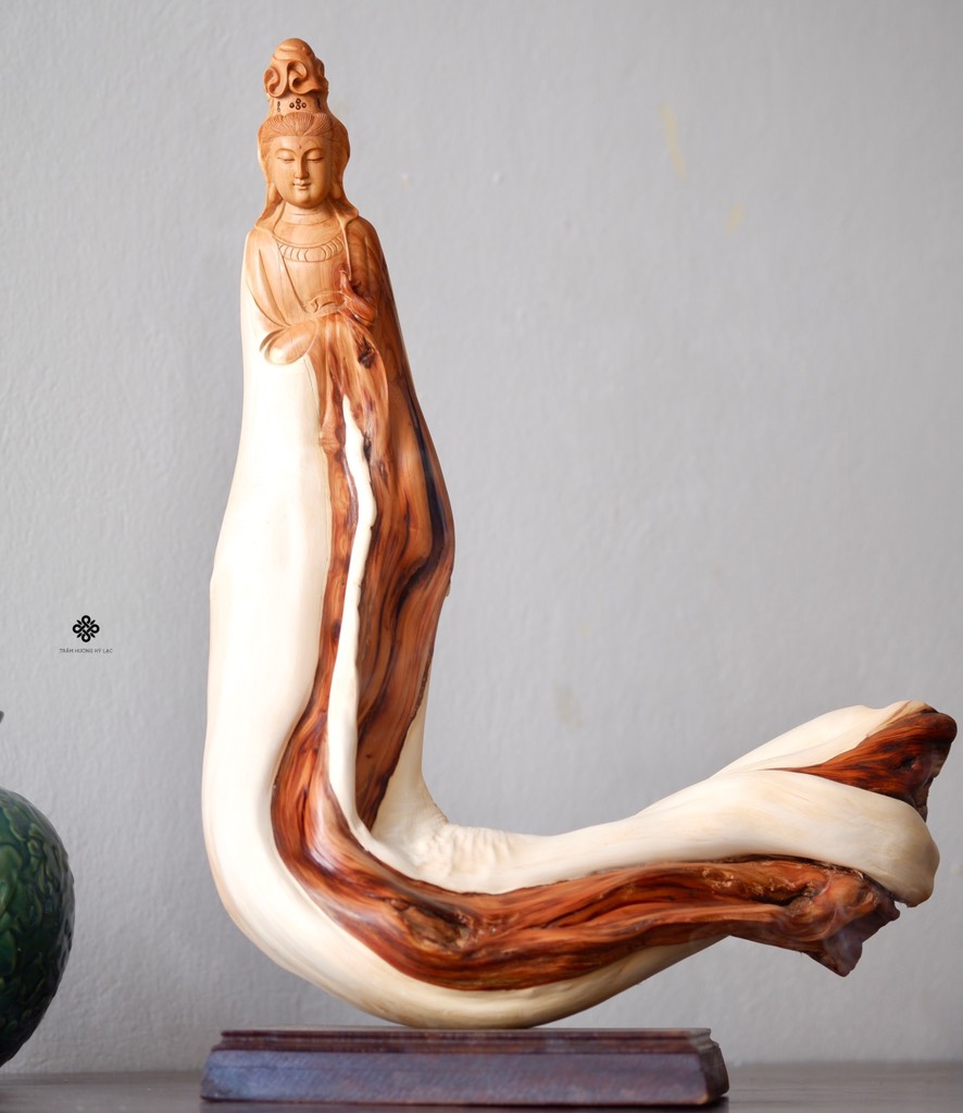 Tượng Quan Âm Bồ tát lũa nhai bách