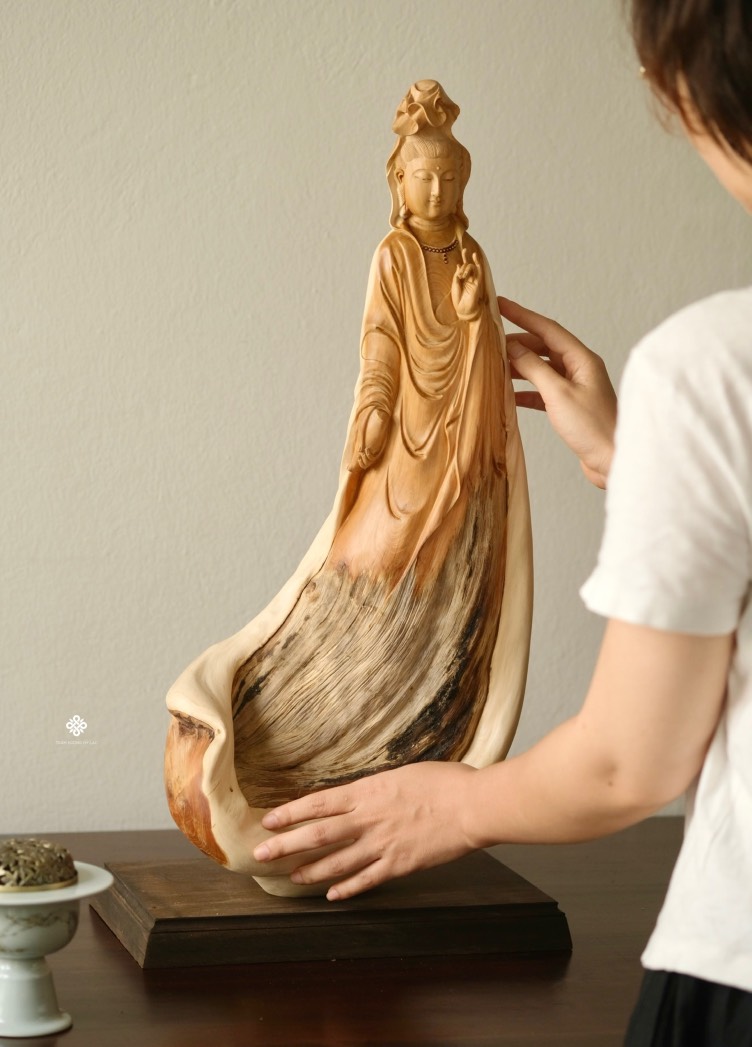 Tượng Quan Âm Bồ tát lũa nhai bách