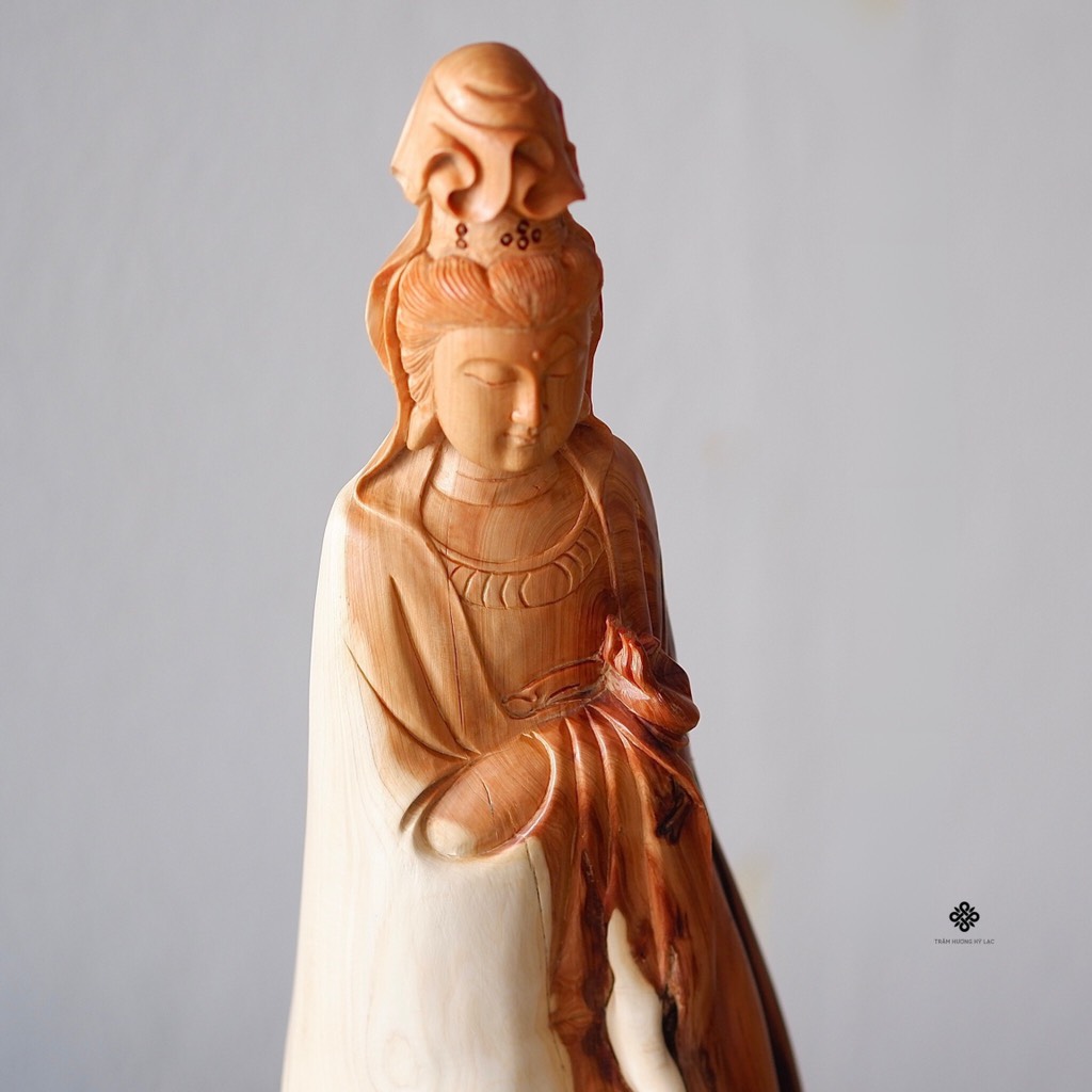 Tượng Quan Âm Bồ tát lũa nhai bách