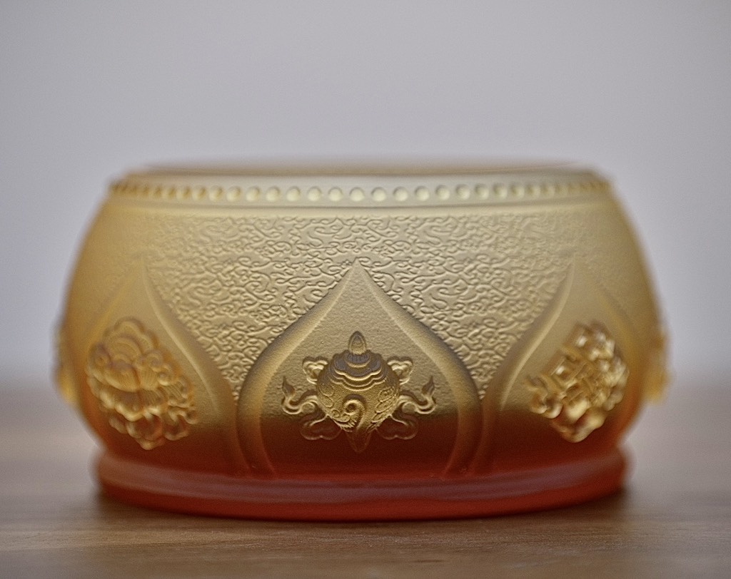 Lư hương bát bảo cát tường lưu ly vàng