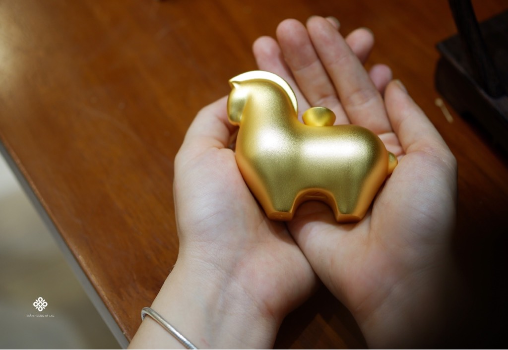 Tượng đồng mạ vàng lộc mã