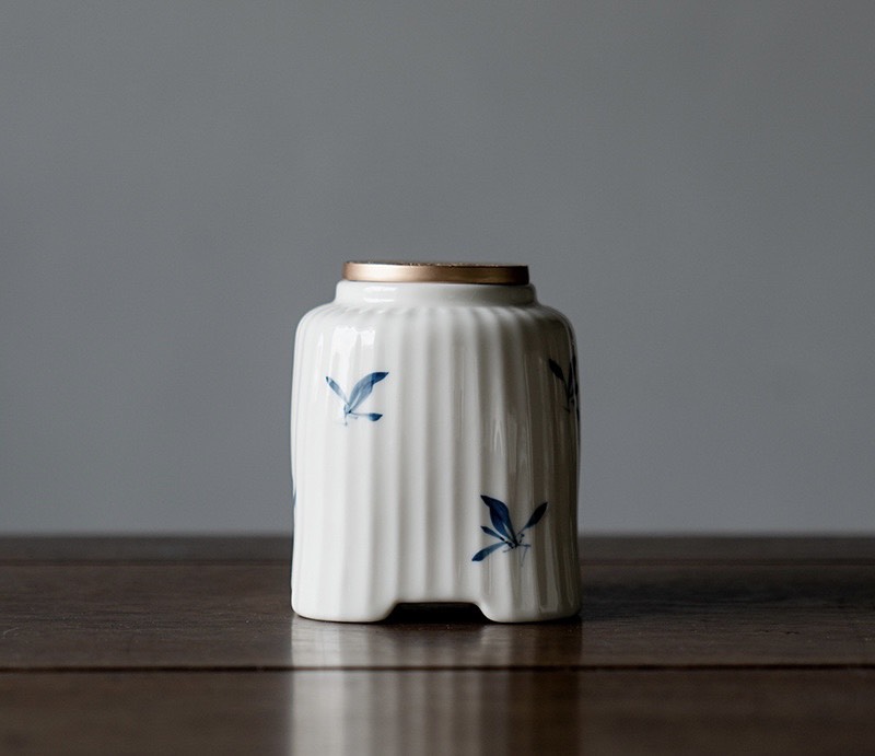 Hũ đựng trầm hoa lan vẽ tay